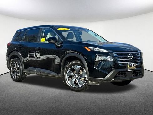 Used 2024 Nissan Rogue SV AWD/4WD image 2