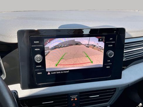 Used 2025 Volkswagen Jetta SE FWD image 27