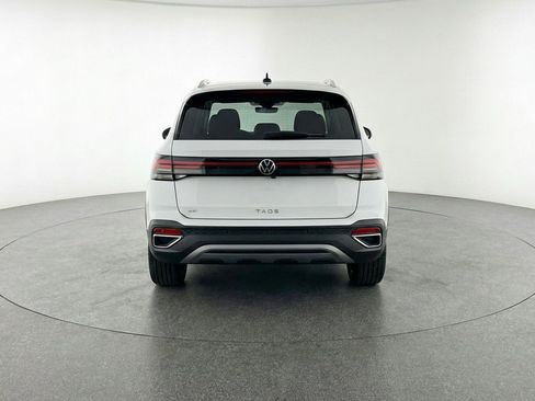 Used 2025 Volkswagen Taos SE FWD image 7