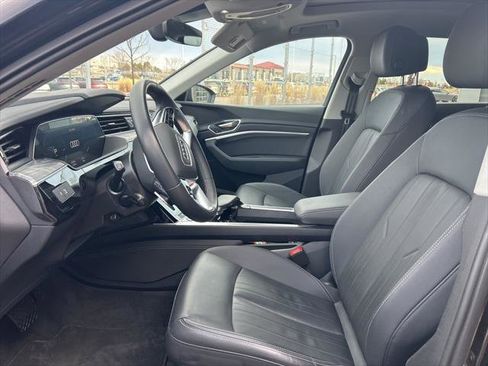 Certified 2024 Audi Q8 e-tron Premium image 4