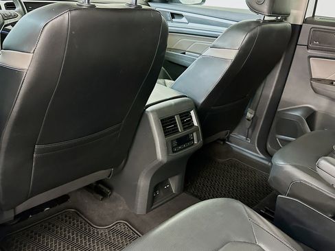 Used 2022 Volkswagen Atlas SEL Premium image 29