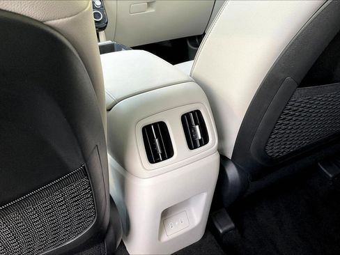 Used 2025 Hyundai Tucson Limited image 11