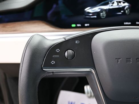 Used 2022 Tesla Model S image 18