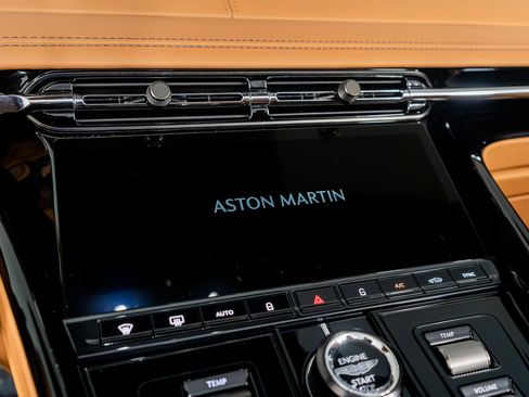 Used 2025 Aston Martin DB12 Convertible image 39