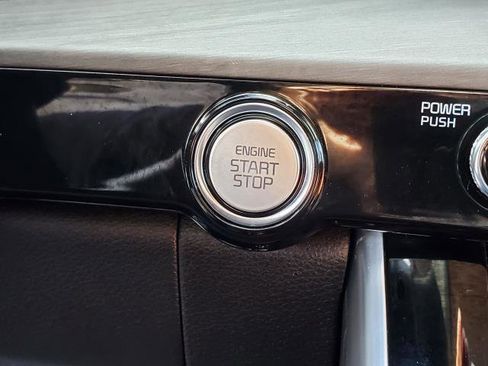 Used 2023 Kia Carnival SX image 13