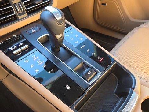 Used 2022 Porsche Macan image 19