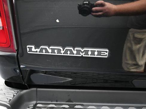 Used 2019 RAM 1500 Laramie AWD/4WD image 5