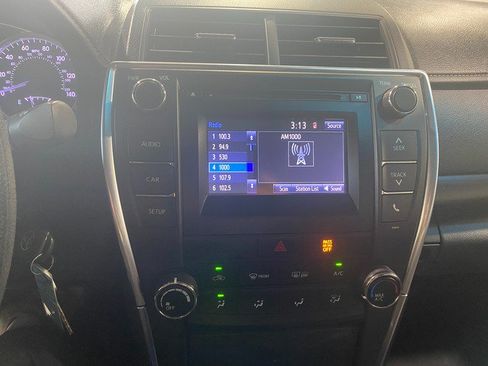 Used 2016 Toyota Camry LE FWD image 24
