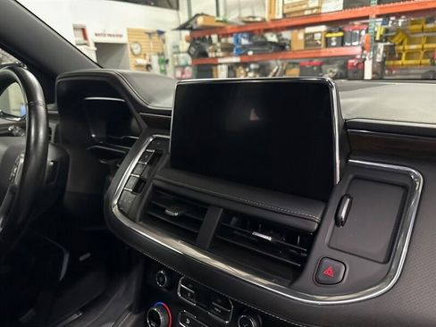 Used 2023 Chevrolet Suburban Premier image 24