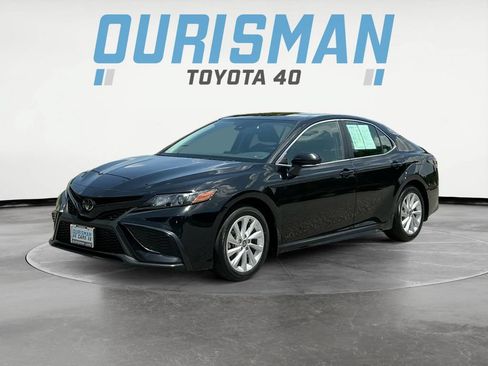 Used 2024 Toyota Camry SE FWD image 3