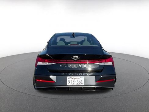 Used 2025 Hyundai Elantra SEL image 12
