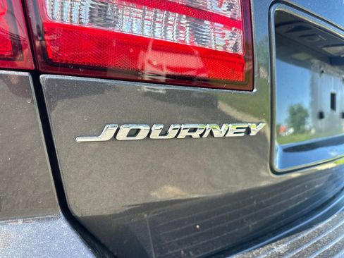 Used 2020 Dodge Journey SE FWD image 4