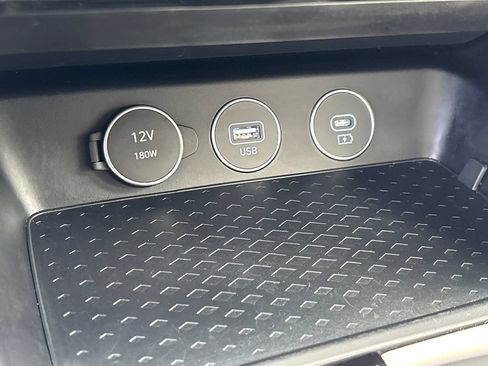 Used 2024 Genesis G70 2.5T RWD image 21