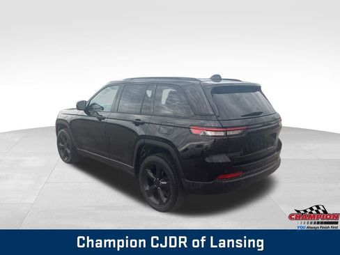 Used 2022 Jeep Grand Cherokee Altitude AWD/4WD image 4
