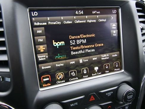 Used 2018 Jeep Grand Cherokee Altitude AWD/4WD image 25