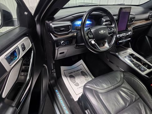 Used 2022 Ford Explorer Platinum w/ Equipment Group 601A AWD/4WD image 6