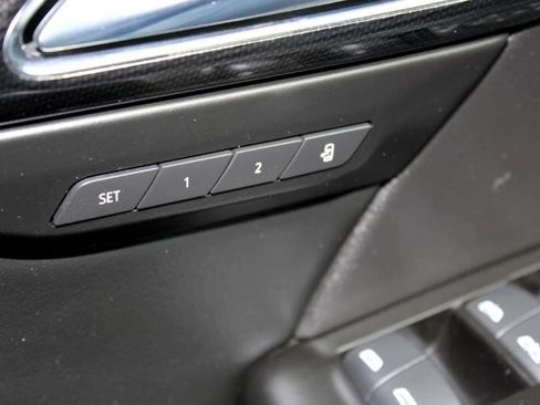 Used 2023 Buick Envision Essence image 25