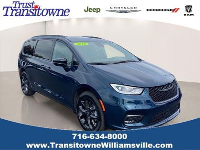 Used 2025 Chrysler Pacifica Limited w/ Trailer Tow Group