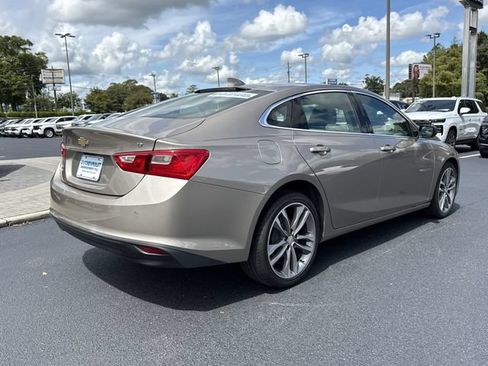 Used 2025 Chevrolet Malibu LT FWD image 3