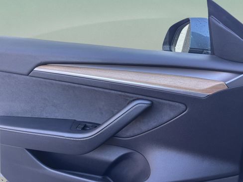 Used 2021 Tesla Model 3 Standard Range Plus image 17