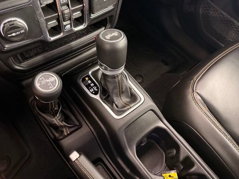 Used 2022 Jeep Wrangler Unlimited Sahara AWD/4WD image 43