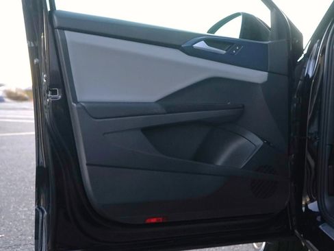 Used 2022 Volkswagen Taos SE image 11