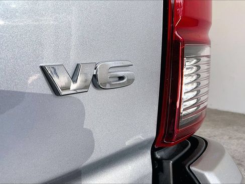 Used 2021 Toyota Tacoma SR AWD/4WD image 34