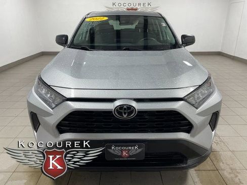 Used 2022 Toyota RAV4 LE AWD/4WD image 2