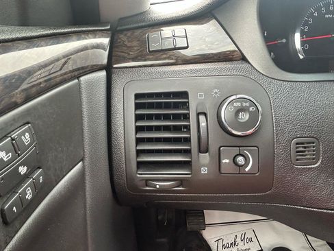Used 2010 Cadillac DTS Luxury FWD image 24