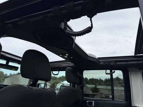 Used 2021 Jeep Wrangler Unlimited Sport AWD/4WD image 9