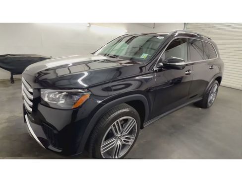Used 2024 Mercedes-Benz GLS 450 4MATIC image 4