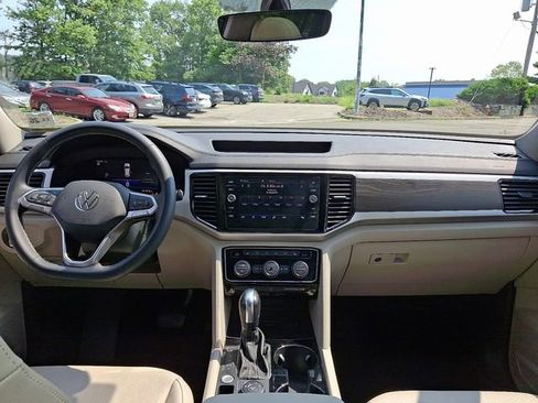 Used 2022 Volkswagen Atlas SE w/ Panoramic Sunroof Package AWD/4WD image 15