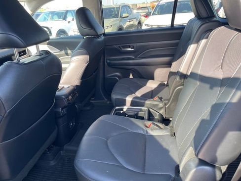 Used 2024 Toyota Grand Highlander AWD image 11