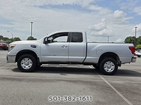 Used 2017 Nissan Titan SV AWD/4WD image 2