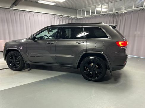 Used 2015 Jeep Grand Cherokee Laredo w/ Security & Convenience Group AWD/4WD image 4