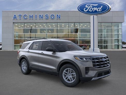 Used 2026 Ford Explorer Active AWD/4WD image 7