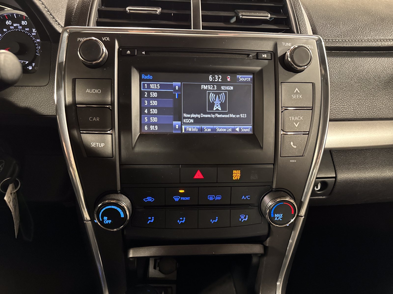 Used 2017 Toyota Camry SE FWD image 18