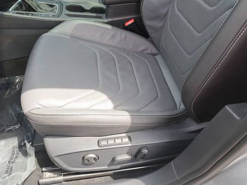 Used 2025 Volkswagen Jetta SEL FWD image 26