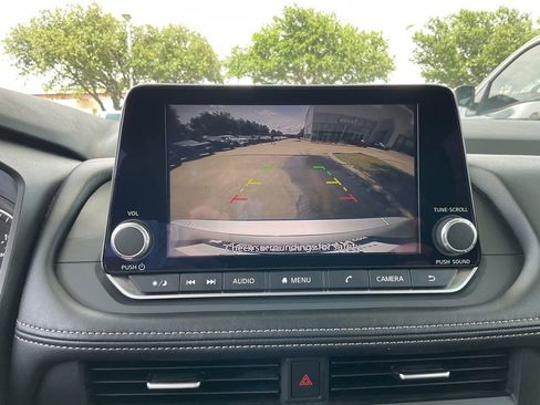 Used 2025 Nissan Rogue SV FWD image 27