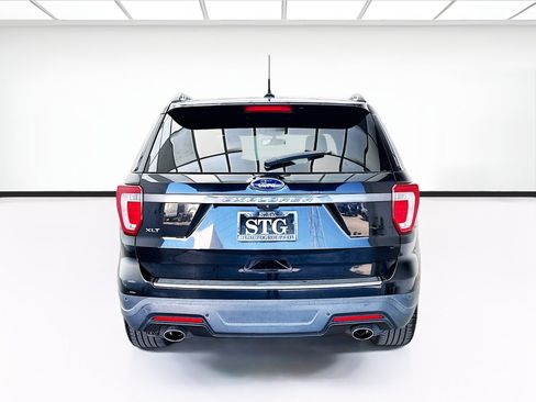 Used 2018 Ford Explorer XLT w/ Equipment Group 202A FWD image 5