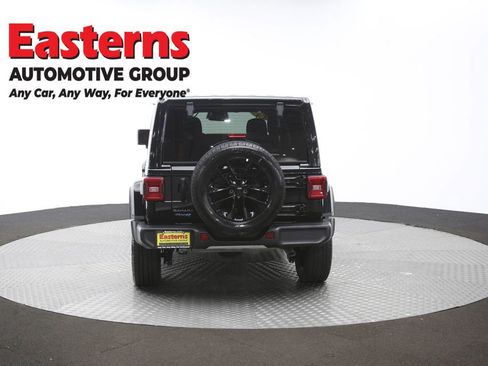 Used 2025 Jeep Wrangler Unlimited Sahara image 36