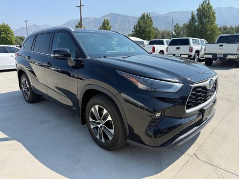 Used 2022 Toyota Highlander XLE AWD/4WD image 1