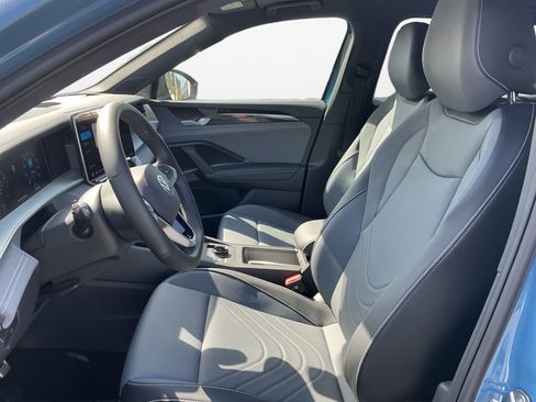 New 2026 Volkswagen Tiguan SE R-Line FWD image 9