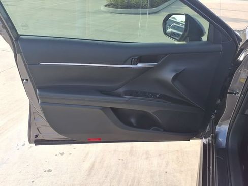Used 2024 Toyota Camry SE FWD image 13