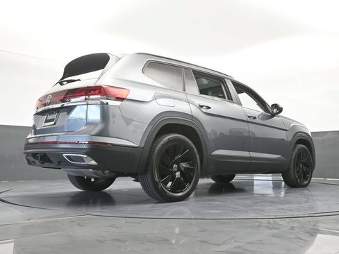 Used 2024 Volkswagen Atlas SE w/ Panoramic Sunroof Package FWD image 61