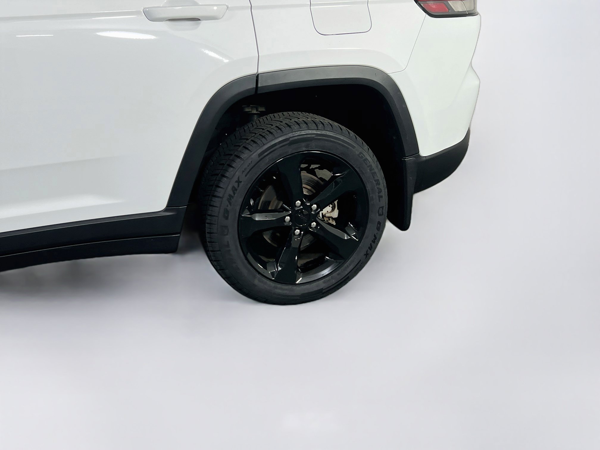 Used 2023 Jeep Grand Cherokee Limited w/ Black Appearance Package AWD/4WD image 30