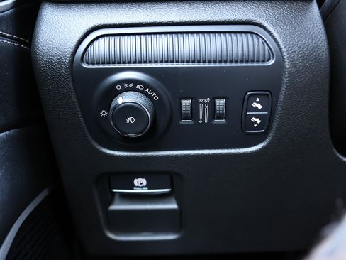 Used 2022 Jeep Wagoneer Series III w/ Flexible Seating Group image 39