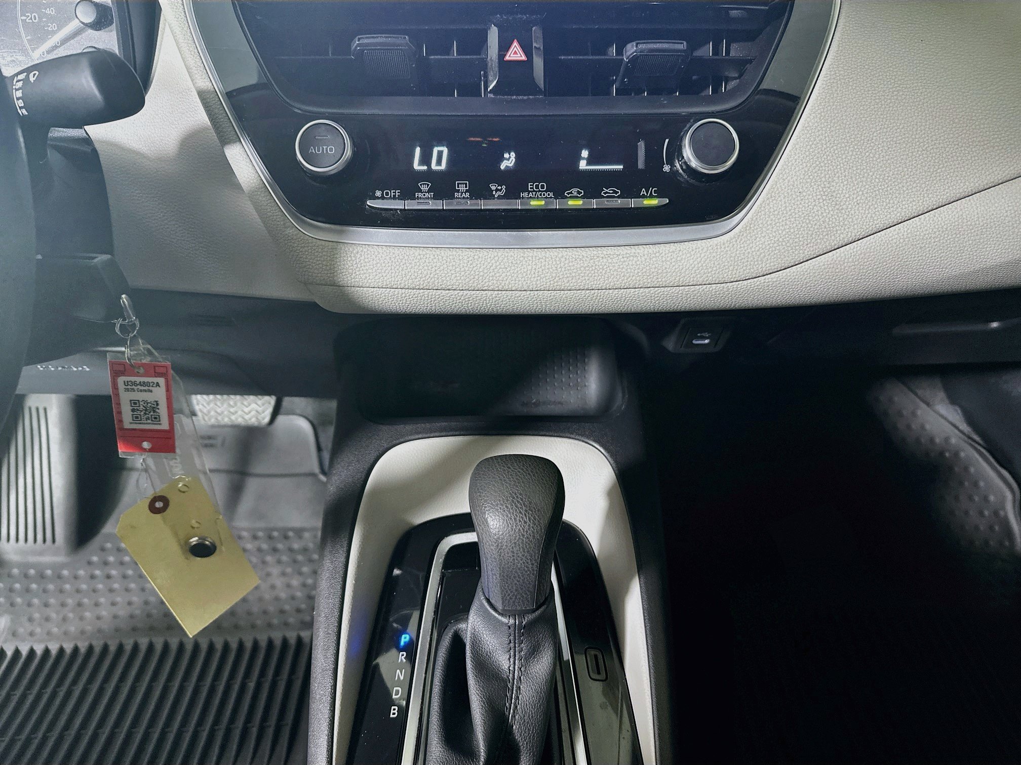 Used 2025 Toyota Corolla LE FWD image 22