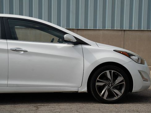 Used 2016 Hyundai Elantra Limited w/ Option Group 04 FWD image 11