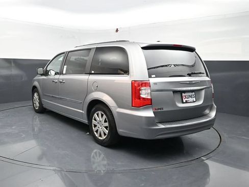 Used 2016 Chrysler Town & Country Touring w/ Driver Convenience Group FWD image 7